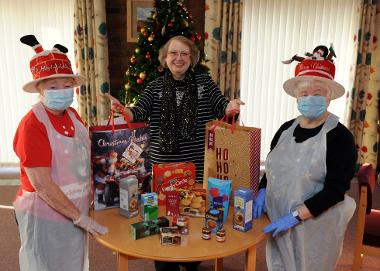 Cllr Bell with residents of Henley House who have distributed hampers